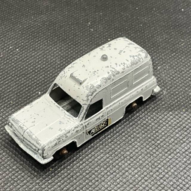 Fun Ho - Holden Ambulance Van 57mm 1967 - 19...