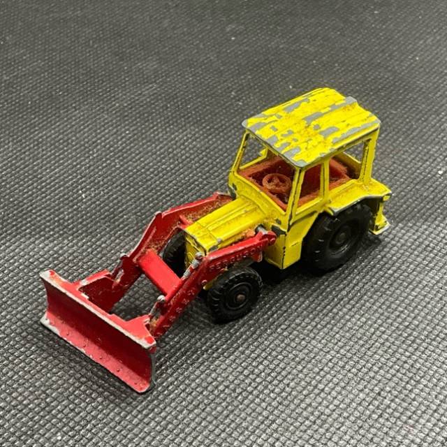 Corgi Juniors MASSEY FERGUSON TRACTOR 3303 Y...
