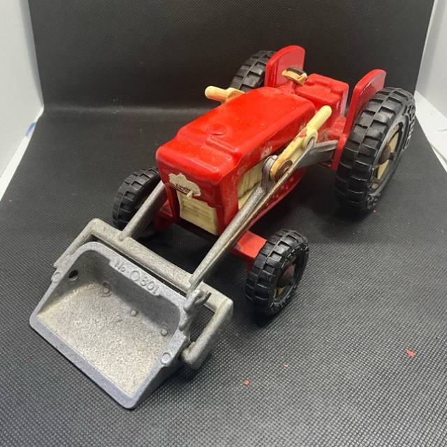 Fun Ho 801 Red Tractor F E Loader 240mm 1979...