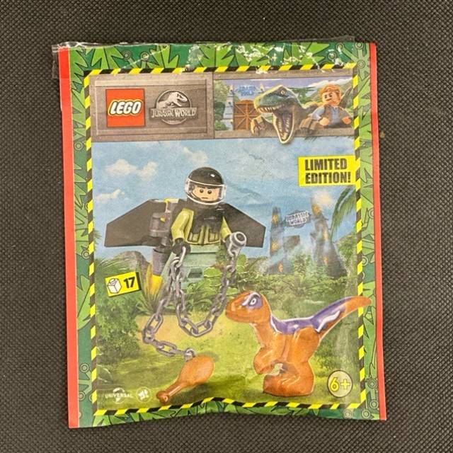 LEGO JURASSIC PARK Fly Pack Figure and Dino