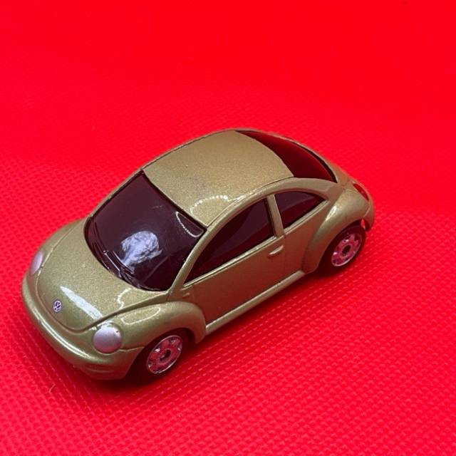 Maisto VOLKSWAGEN NEW BEETLE GREEN