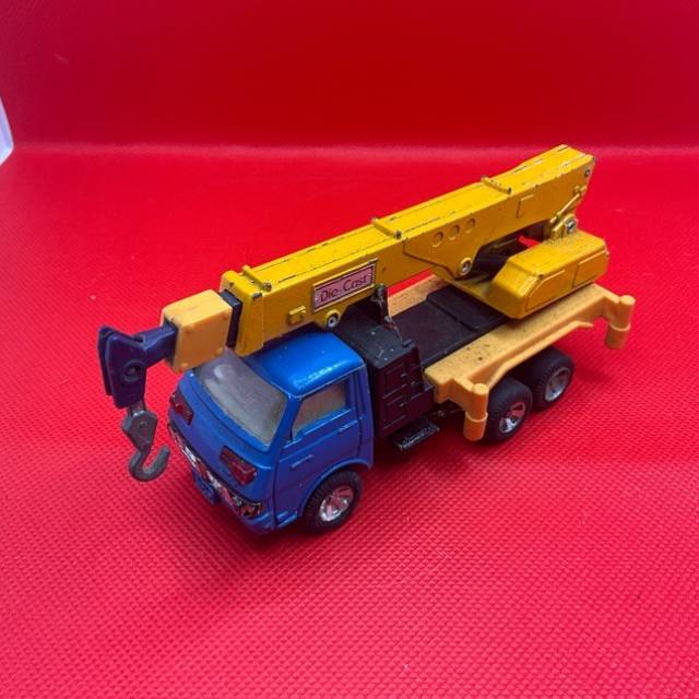 Isuzu Heavy Duty 6 wheeled Wrecking Crane 1...