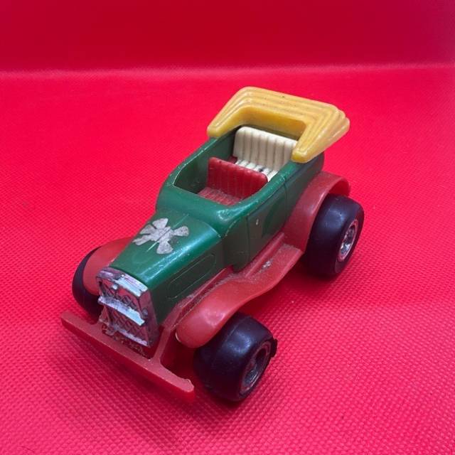 HOT ROD Roadster plastic Red and Green Car
