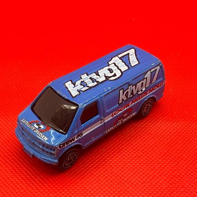 Maisto Blue Chevrolet Express Van KTVG17 Sat...