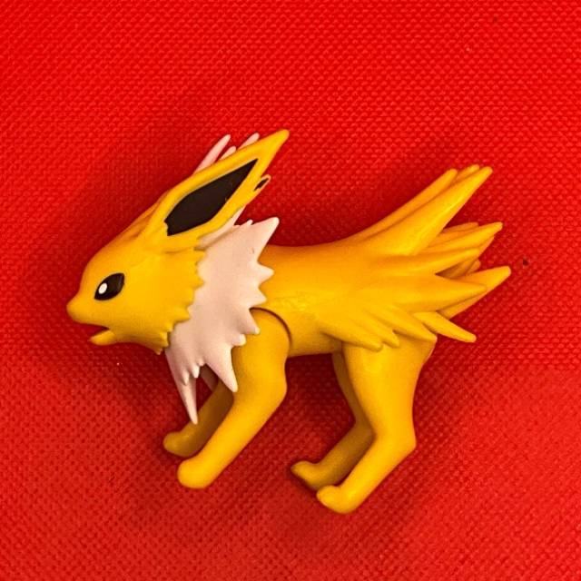 Pokémon Jolteon figure