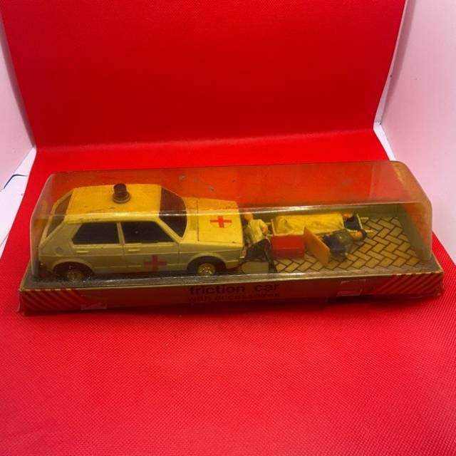 VW GOLF AMBULANCE RARE Plastic 1 32 Scale wi...