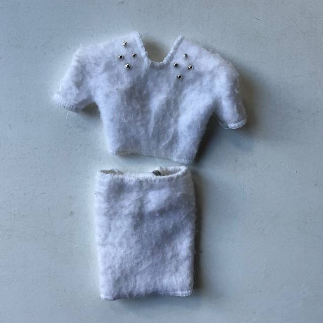 1983 Barbie Fashion Fantasy White Fuzzy outf...