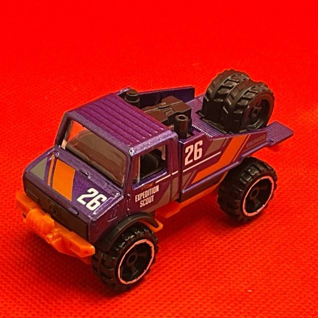 HL Purple Mercedes-Benz Unimog 1300L 2018 Ma...