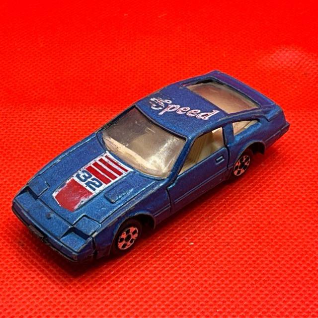 Blue Nissan 300ZX 32 Speed