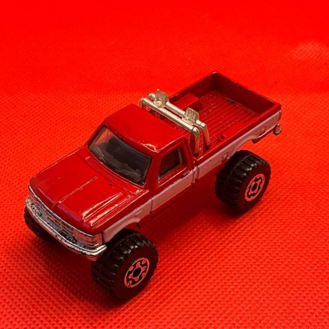 MB Red Ford F-150 (4x4) pickup truck 1995