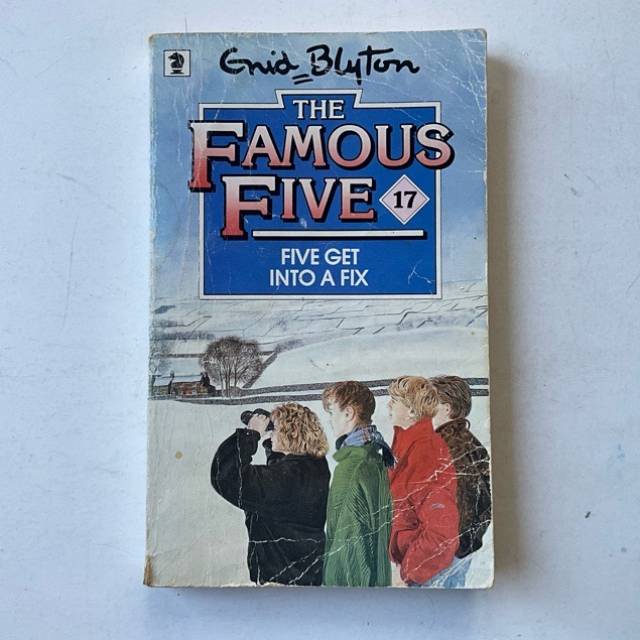 Enid Blyton THE FAMOUS FIVE No 17 FIVE GET I...