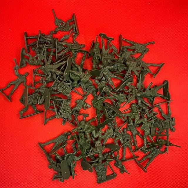 Plastic Army Men Green x 62