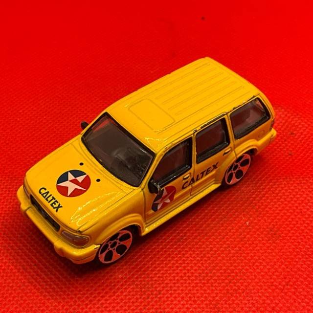REALTOY Yellow FORD EXPLORER CALTEX Petrol