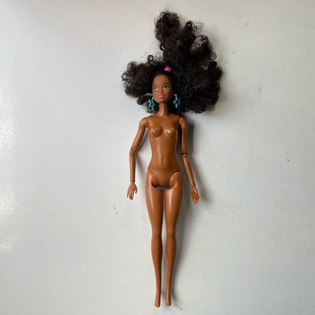 2015 Barbie Fashionistas Doll Chic in Chambr...