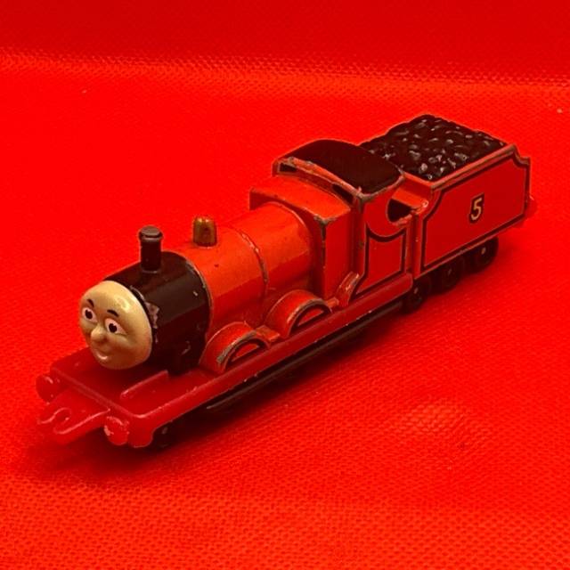 ERTL Thomas Friends Tank Engine James Red Tr...