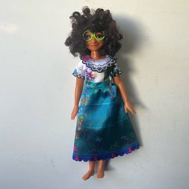 Disney Encanto Mirabel Fashion Classic Doll...