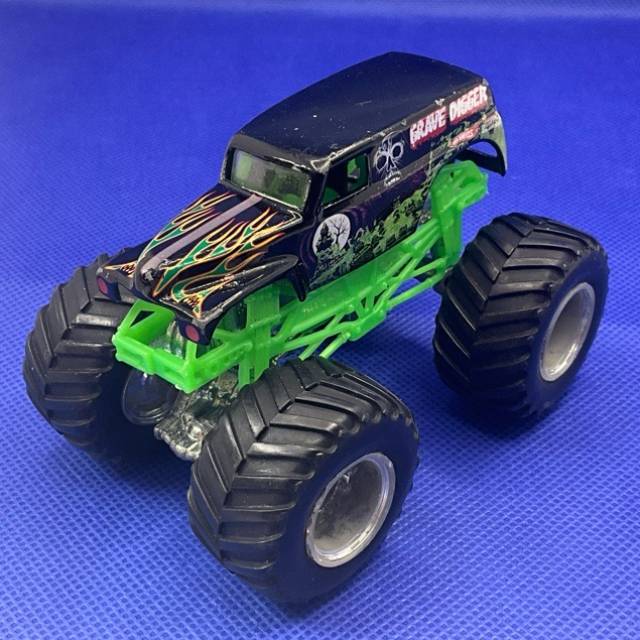 HL Monster Jam Grave Digger