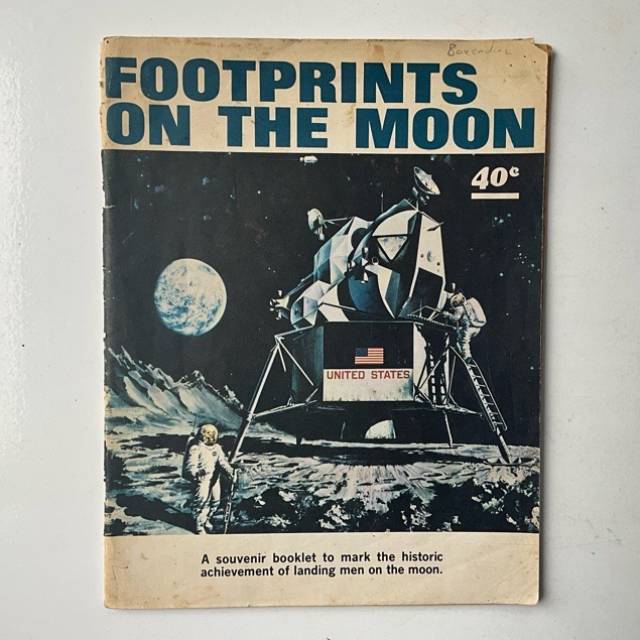 Footprints on the Moon souvenir booklet 1969 D. ..
